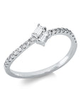 Ring 18 kt WG, 2 Trapeze 0,13 ct, TW-si, 18 Brillanten 0,18 ct, TW-si, Weite:53