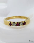 Ring mit ca. 0,10ct TW-vs Brillant und ca. 0,15 Rubin in 750/18K Gelbgold Gr. 60